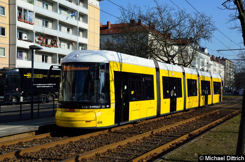Bild: 4016 als Linie M10 an der Haltestelle Arnswalder Platz.