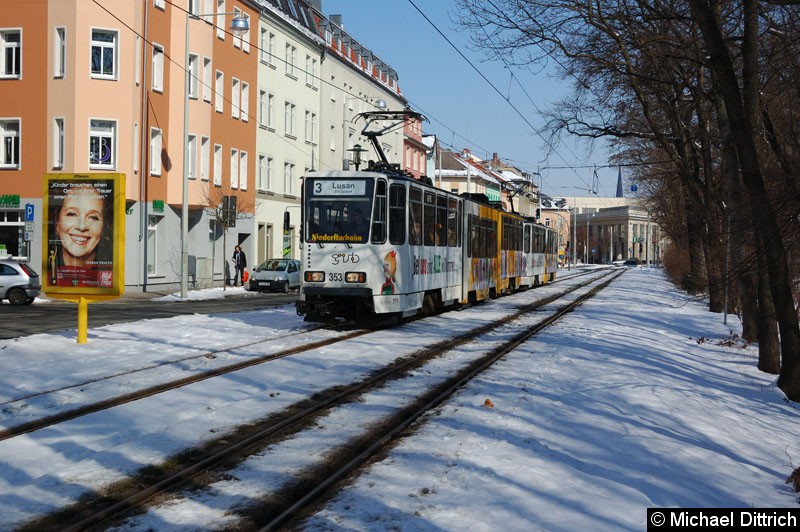 Bild: KTNF8 353 + KT4D 308 als Linie 3 kurz vor der Haltestelle Park der Jugend.