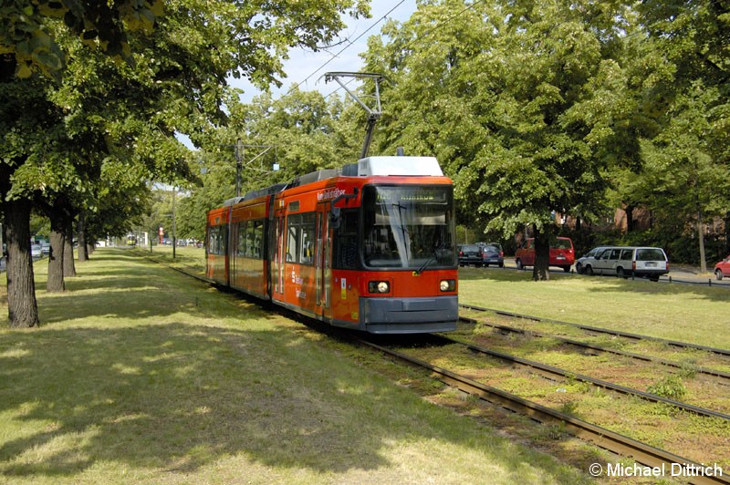 Bild: 1041 als Linie M13 kurz vor der Haltestelle Virchow-Klinikum.