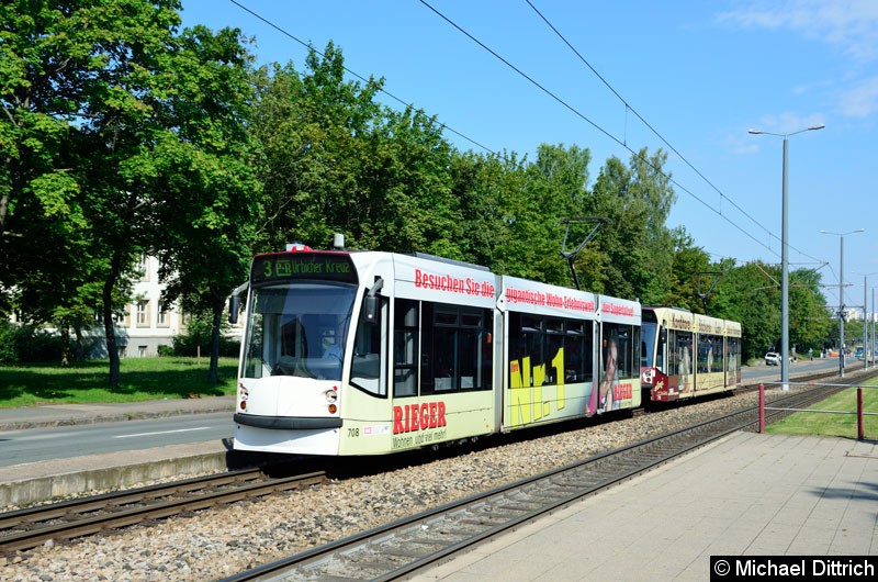 Bild: Combino 708 und 710 als Linie 3 in Höhe der Haltestelle Universität.