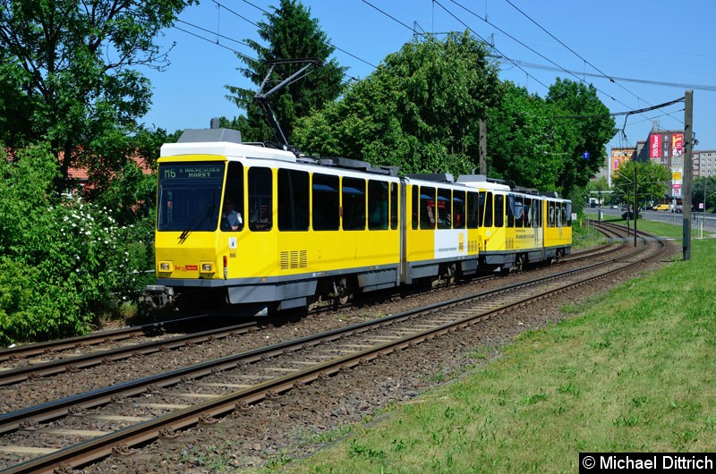 Bild: 6118 + 6142 als Linie M6 kurz vor der Haltestelle Landsberger Allee/Rhinstr.
