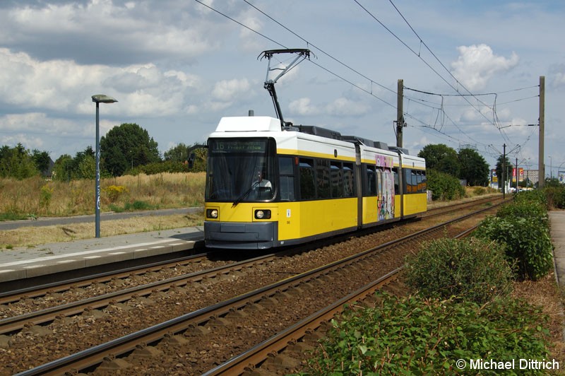 Bild: 1061 als Linie 16 an der Haltestelle Schalkauer Straße.