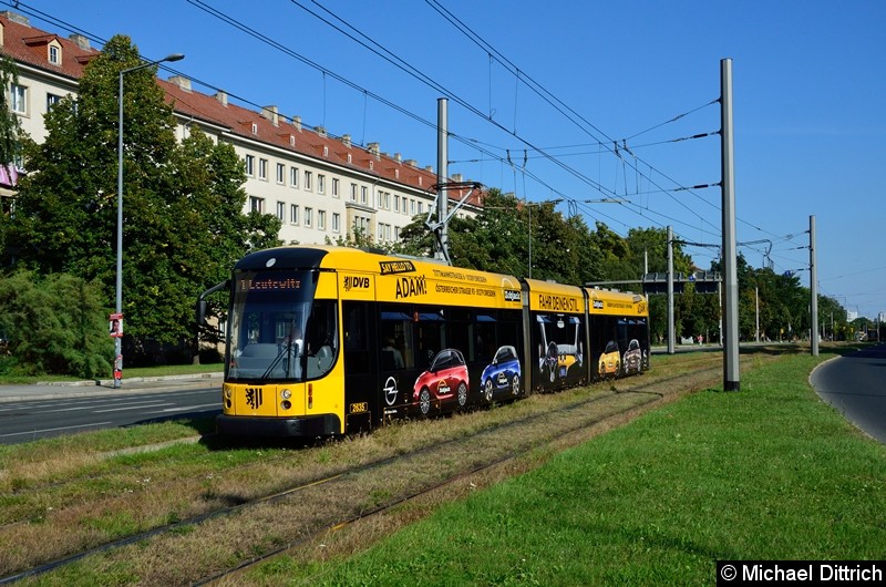 2635 als Linie 1 in der Grunaer Straße zwischen den Haltestellen Deutsches Hygiene-Museum und Pirnaischer Platz.