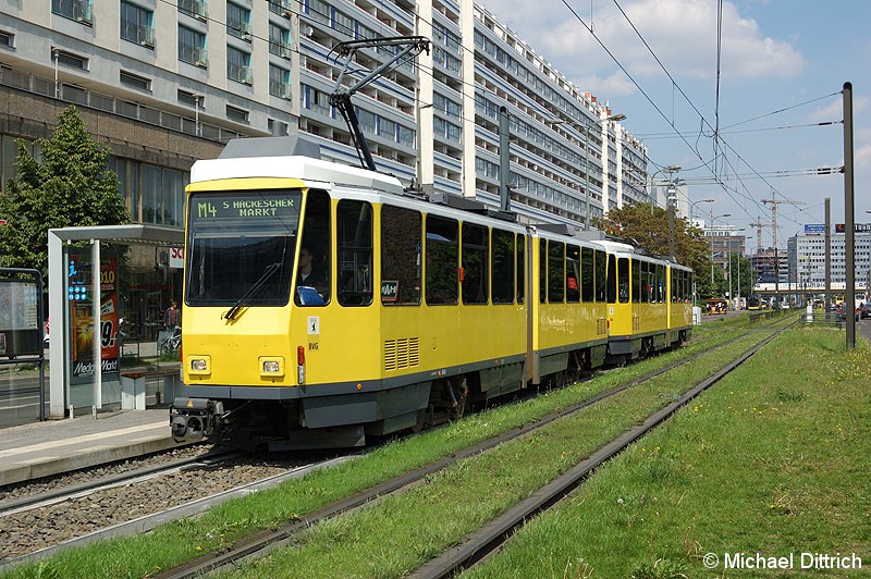 Bild: 6065 als Linie M4 an der Haltestelle Spandauer Straße/Marienkirche.