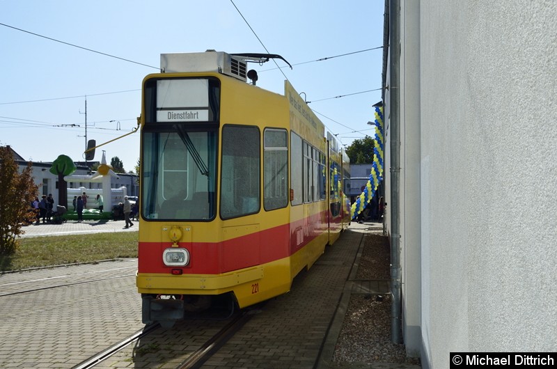 BLT Wagen 221 (Basel) auf dem Betriebshof.