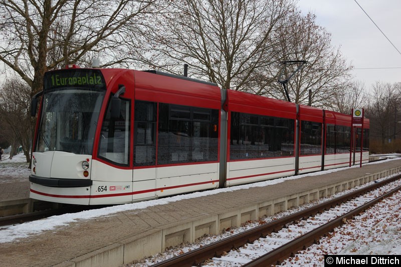 Bild: Combino 654 als Linie 1 an der Haltestelle Thüringenpark.