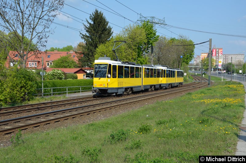 Bild: 6072 + 6007 als Linie M6 kurz vor der Haltestelle Landsberger Allee/Rhinstr.