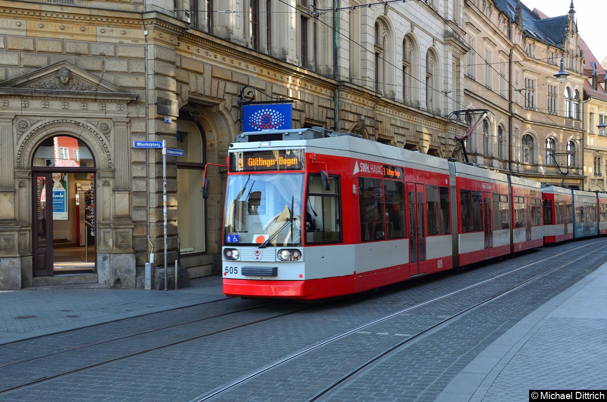 Bild: 605 + 607 als Linie 9 beim Erreichen des Marktplatzes.