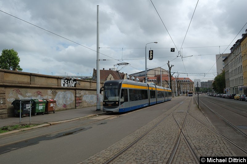 Bild: 1210 als Linie 11E in der Endstelle hinter dem Hauptbahnhof.