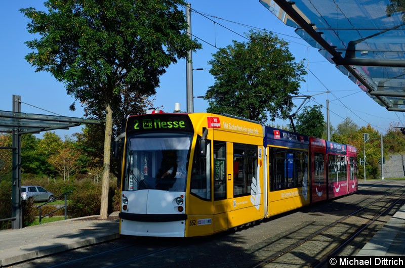 Bild: 652 als Linie 2 an der Haltestelle Messe.