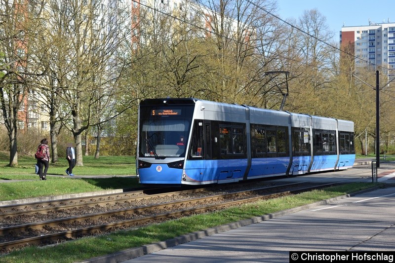 Bild: 601 beim Verlassen der Haltestelle Turkuer Str.