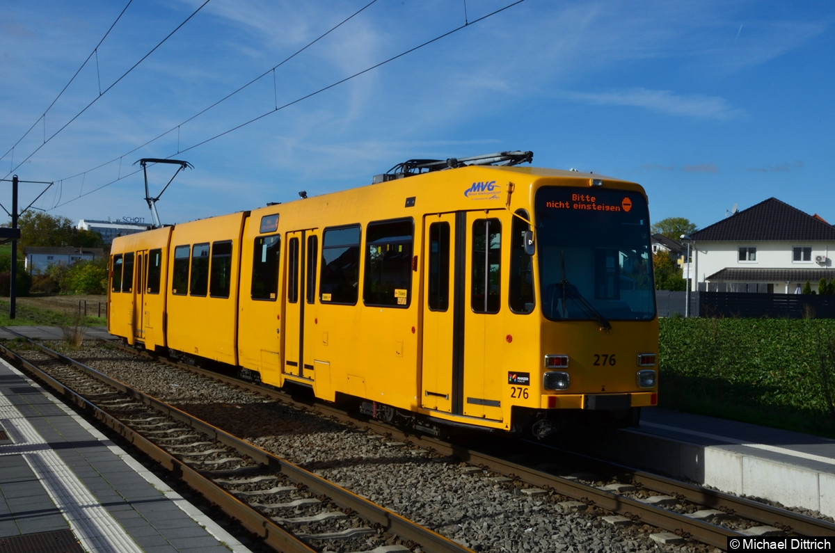 Wagen 276 als Linie 51 in seiner Endhaltestelle Wiesenweg.
