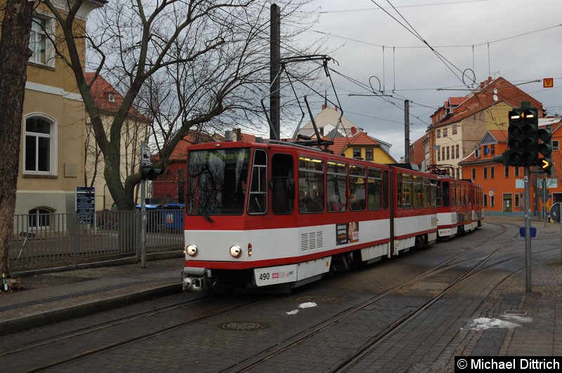 Bild: KT4D 490 und 450 als Linie 7 an der Haltestelle Sparkassen-Finanzzentrum.