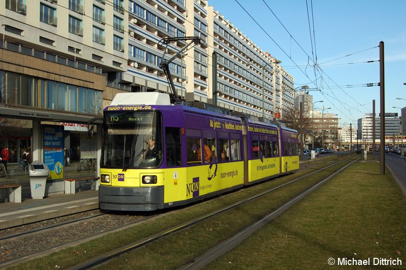 Bild: 1025 als Linie M5 an der Haltestelle Spandauer Straße/Marienkirche.