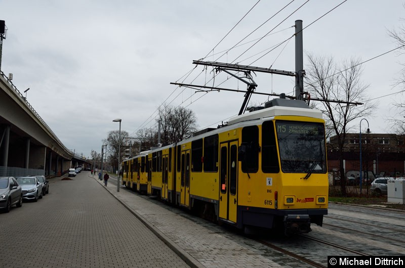 Bild: 6115 + 6096 als Linie M5 in der Emma-Herwegh-Str.