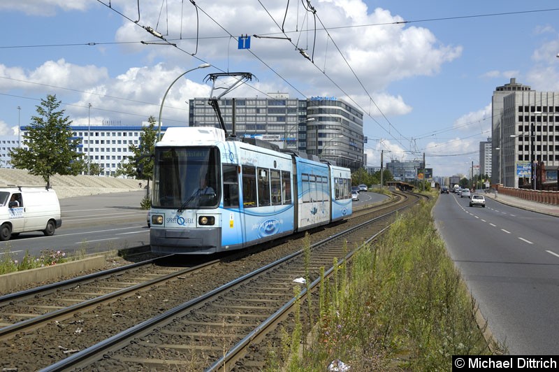 Bild: 1011 als Betriebsfahrt in der Landsberger Allee vor der Haltestelle Landsberger Allee/Petersburger Straße.