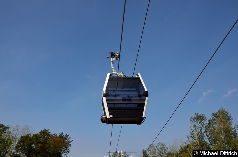 Bild: Probebetrieb bei der Seilbahn. Erst mit der Eröffnung der IGA dürfen Fahrgäste mitfahren.