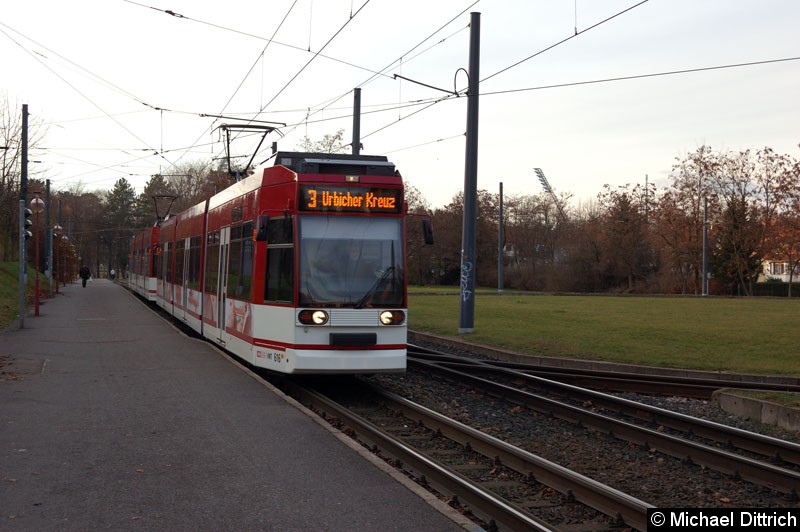 Bild: MGT6D/E 616 und 605 hinter der Haltestelle Agentur für Arbeit.