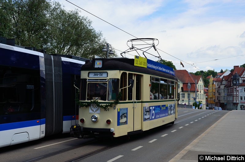 Bild: Anlässlich 100 Jahre Strecke nach Jena Ost fuhren in Jena die historischen Wagen.
Hier der Wagen 101 zwischen Haltestellen Steinweg und Geschwister-Scholl-Str.