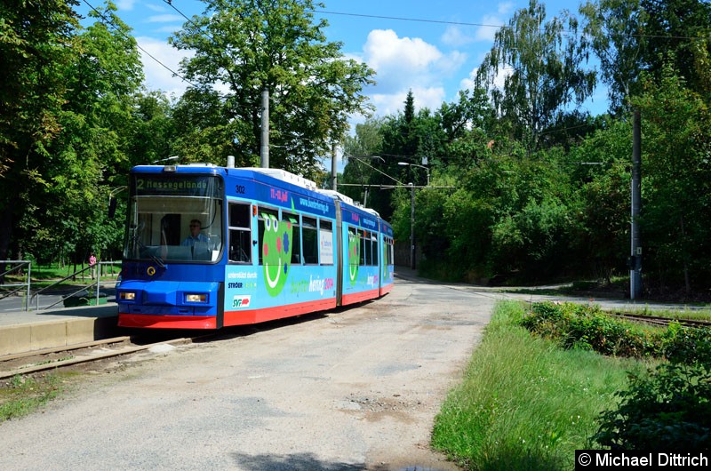 Bild: Wagen 302 als Linie 2 in der Ankunftshaltestelle Messegelände.