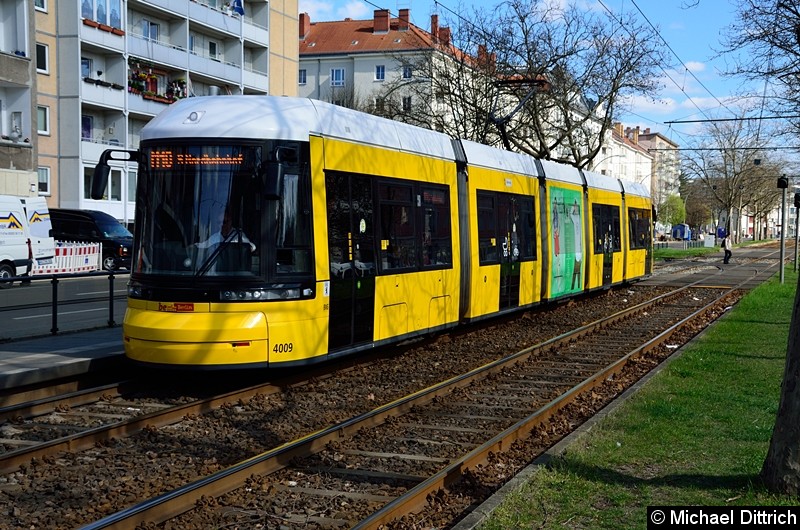 Bild: 4009 als Linie M10 an der Haltestelle Arnswalder Platz.