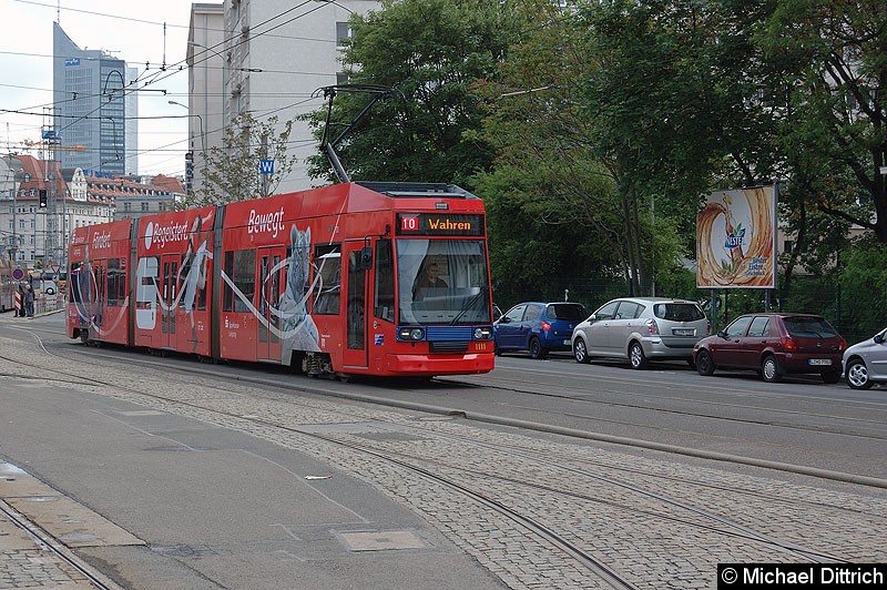 Bild: 1111 als Linie 10 kurz hinter dem Hauptbahnhof.