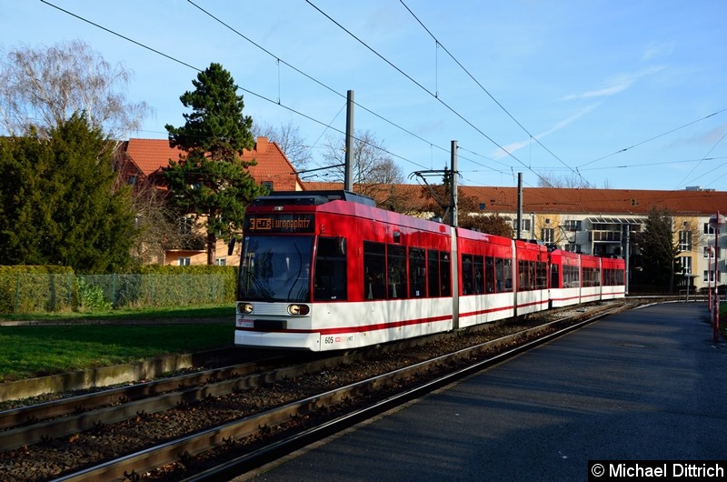 Bild: 605 + 607 als Linie 3 kurz vor der Haltestelle Agentur für Arbeit.