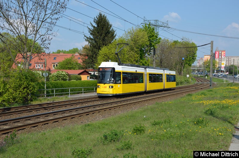 Bild: 1511 als Linie M6 kurz vor der Haltestelle Landsberger Allee/Rhinstr.