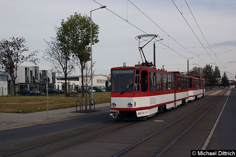 Bild: KT4D 450 und 490 als Linie 1 kurz vor der Haltestelle Mittelhäuser Straße.