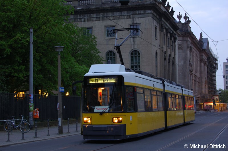 Bild: 1044 als Fahrschule an der Haltestelle Am Kupfergraben.