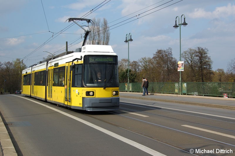 Bild: 1070 als Linie 62 auf der Dammbrücke.