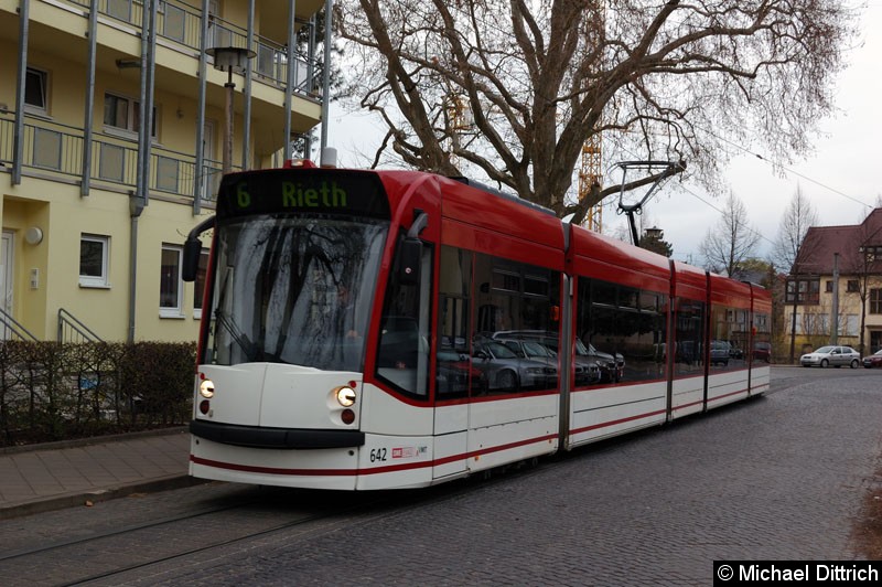 Bild: Combino 642 als Linie 6 an der Haltestelle Steigerstraße.