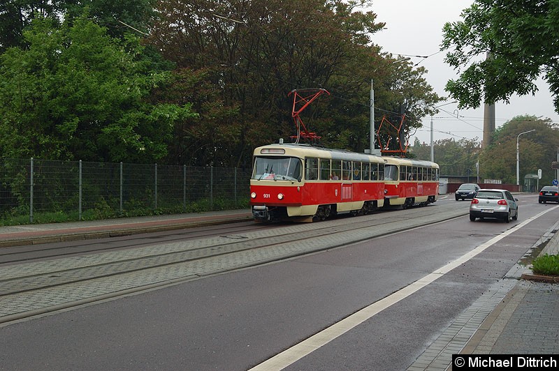 Bild: Der Museumszug als Linie E hat die Haltestelle S-Bahnhof Steintorbrücke hinter sich gelassen.
Er verkehrte ebenfalls anlässlich des Tag der offenen Tür.