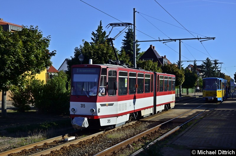 Bild: 315 verlässt als Linie 1 die Haltestelle Wagenhalle.