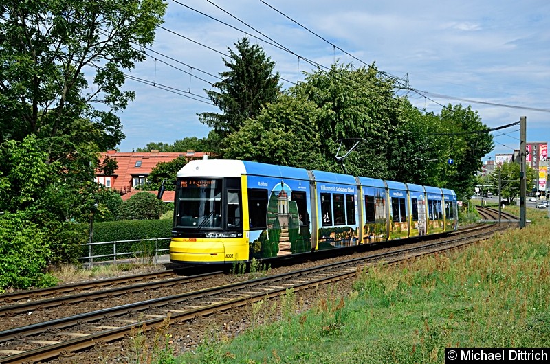 8002 als Linie M6 kurz vor der Haltestelle Landsberger Allee/Rhinstr.