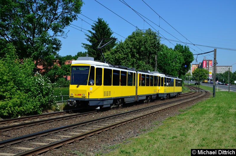 Bild: 6117 + 6095 als Linie M6 kurz vor der Haltestelle Landsberger Allee/Rhinstr.