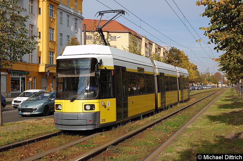 Bild: 2018 als Linie M2 kurz vor der Haltestelle Erich-Weinert-Straße.