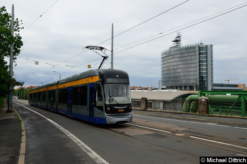 Bild: 1206 als Linie 31 auf der Betriebsstrecke in der Richard-Lehmann-Straße.