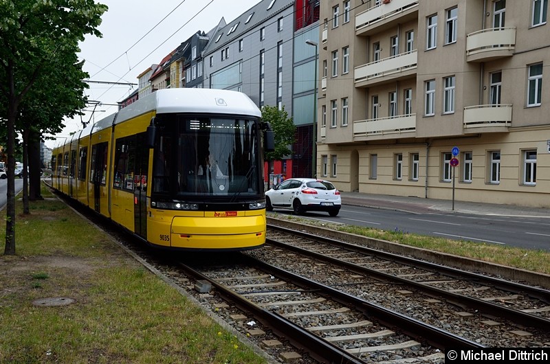 Bild: 9035 als Betriebsfahrt kurz vor der Haltestelle Landsberger Allee/Petersburger Str.