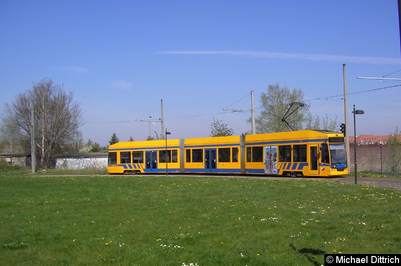 Bild: 1124 als Linie 4 in der Wendeschleife Gohlis.