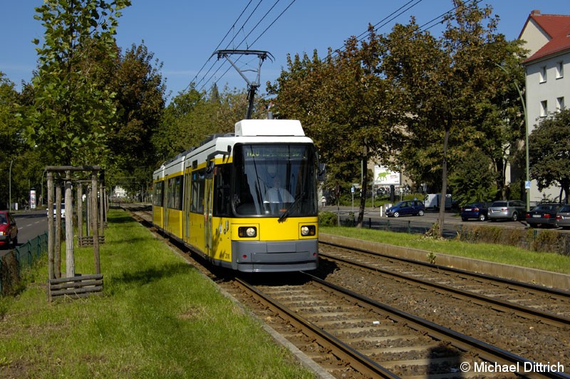 Bild: 2009 als Linie M10 vor der Haltestelle Landsberger Allee/Petersburger Straße.