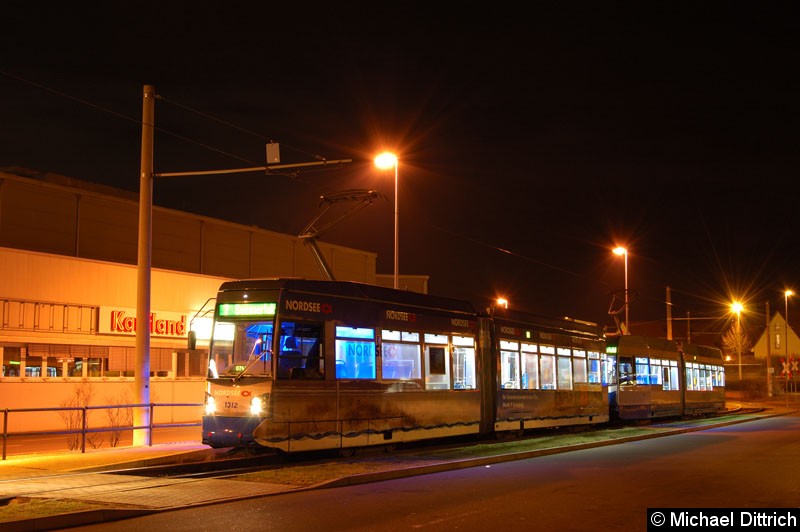 Bild: 1312 als Linie 7 an der Haltestelle Sommerfeld.