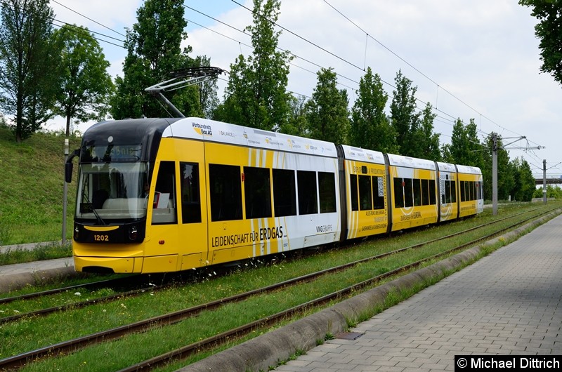 Bild: 1202 als Linie 16 zwischen den Haltestellen Messegelände und S-Bf. Messe.