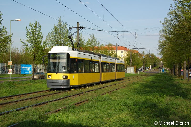 Bild: 1005 als Linie M13 kurz vor der Bösebrücke.