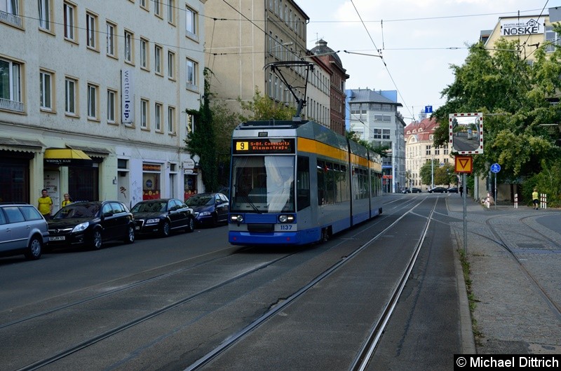 1137 als Linie 9 in der Kurt-Schumacher-Str.