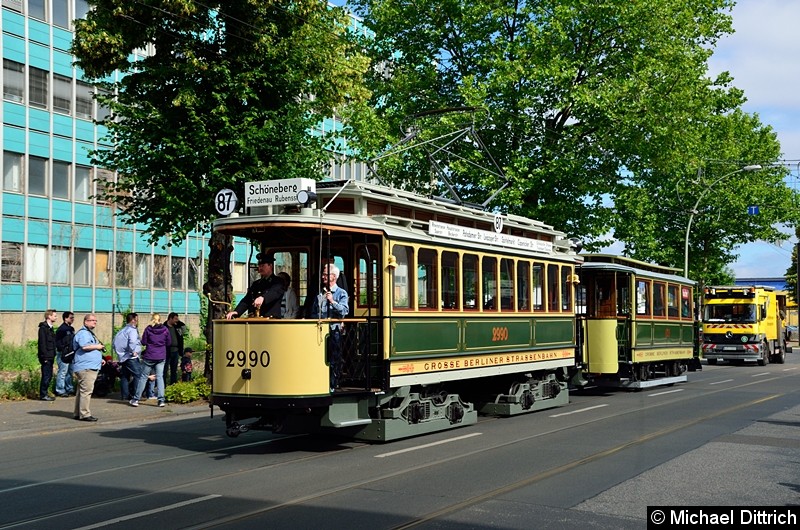 Bild: 2990 + 808 in der Siegfriedstr. vor dem Betriebshof Lichtenberg.