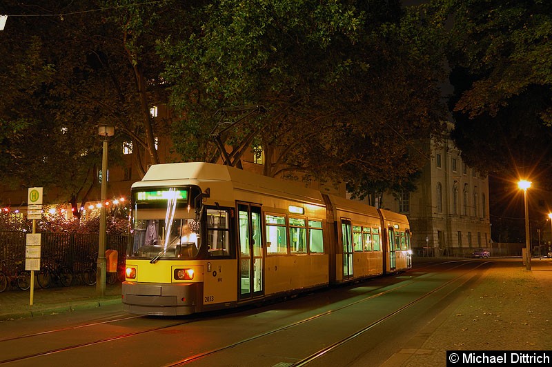 Bild: 2033als Linie M1 an der Haltestelle Am Kupfergraben.