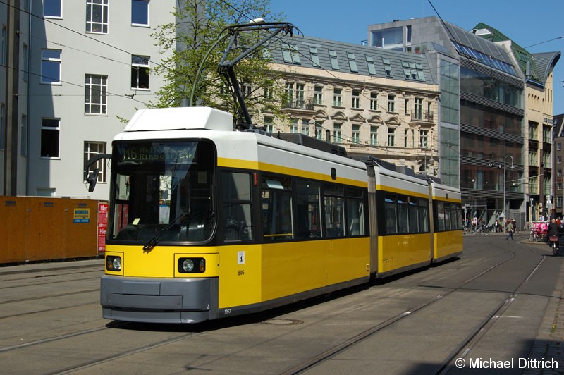 Bild: 1067 als Linie M6 in der Großen Präsidentenstraße.