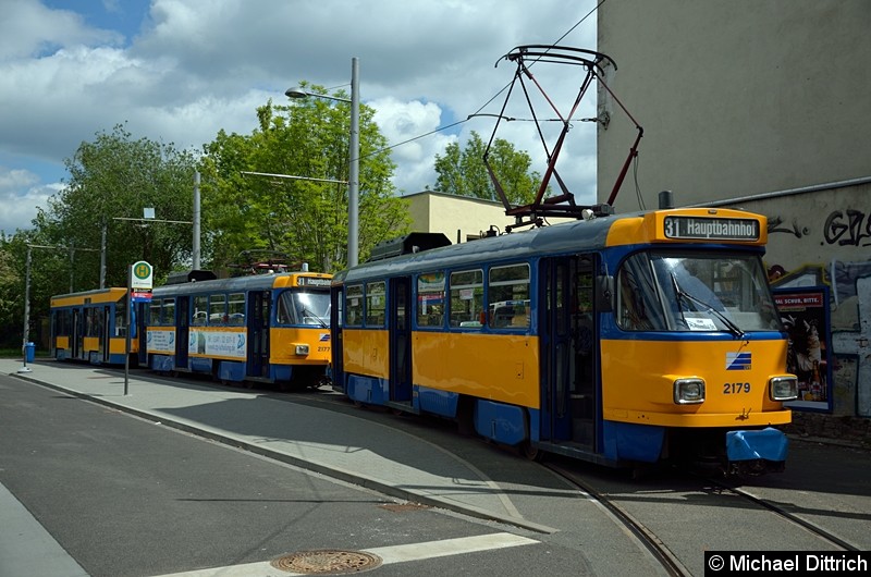 Bild: 2179 + 2177 + 909 als Linie 31 in der Endstelle S Connewitz, Klemmstr.