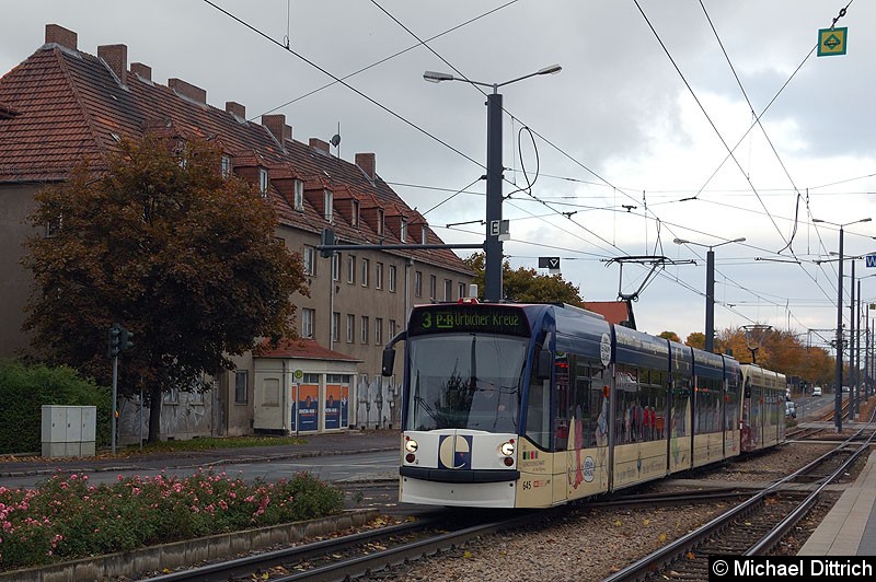 Bild: Combino 645 und 710 als Linie 3 an der Haltestelle Klinikum.